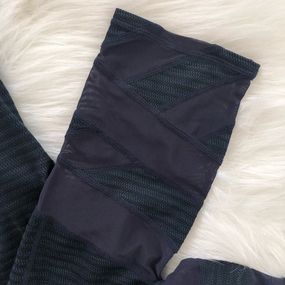 Athleta Mantra Capri Leggings Mesh Cutouts - Picture 4 of 6